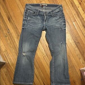 Classic Distressed Women's Cropped Jeans